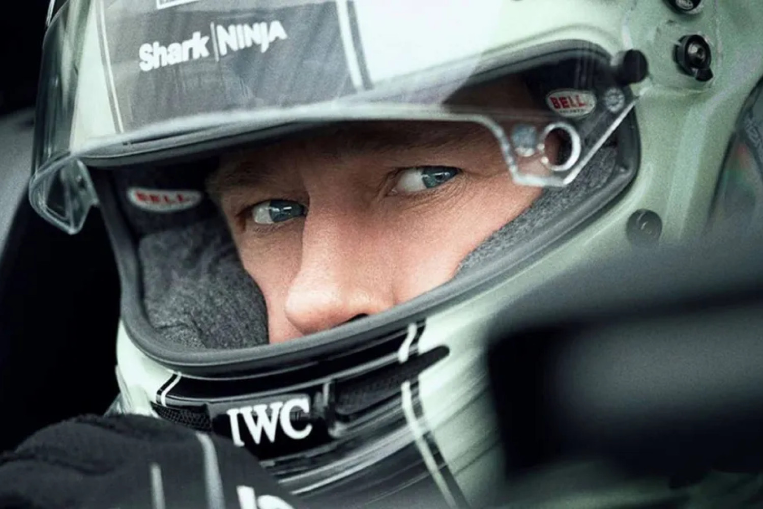 Brad Pitt pristato naująjį filmą „F1“: sportinis adrenalinas, Holivudo žvaigždės ir lenktynių pasaulio užkulisiai