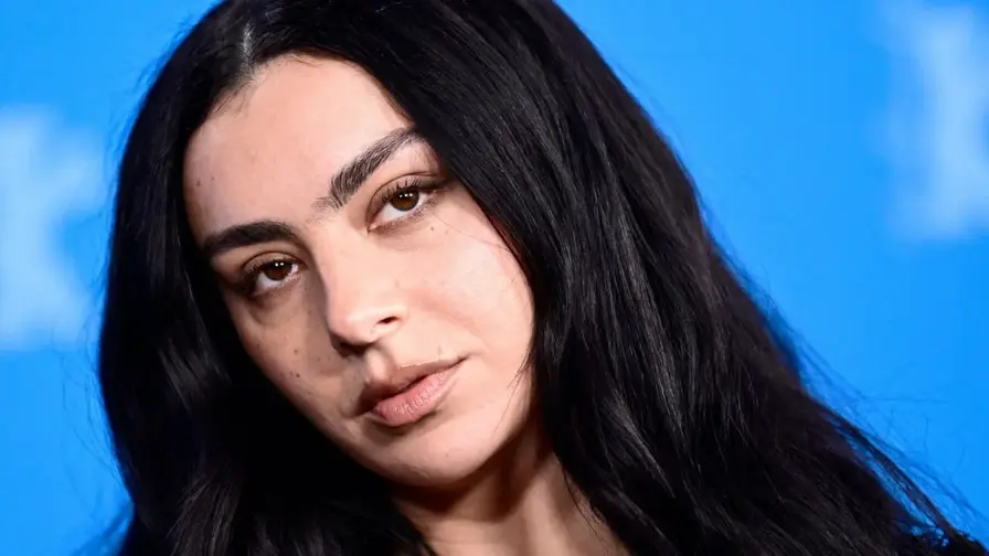 Charlie XCX netikėtai pasirodys Scorsese filme su DiCaprio