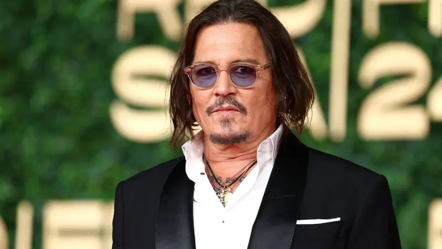 Johnny Depp ir „Ebenezer“: testinės peržiūros sėkmė